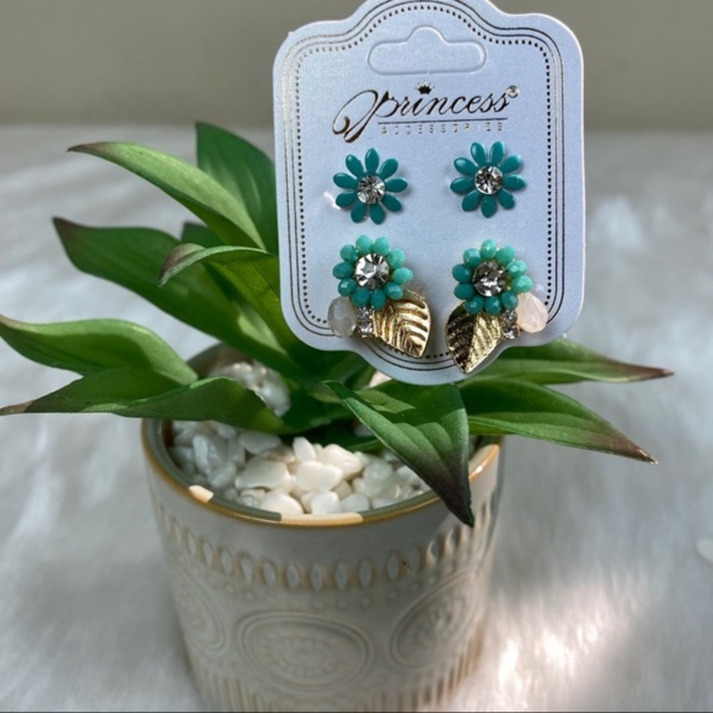 2 Pair of Beautiful ‎ Green Earrings